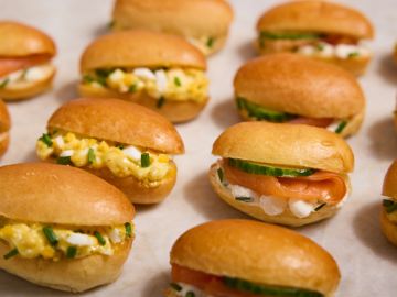 PLATEAU MINI BRIOCHE MIMOSA-SAUMON