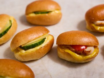 PLATEAU MINI BRIOCHE POULET CURRY-COMTÉ AOP