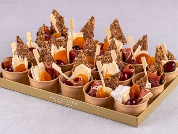 PETIT PLATEAU GRAZING CUPS CAMEMBERT ET JAMBON SEC