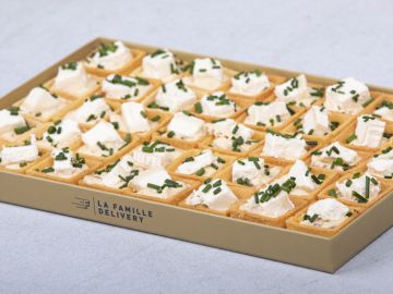 PETIT PLATEAU TARTELETTES CHEVRE CONFIT D'OIGNON