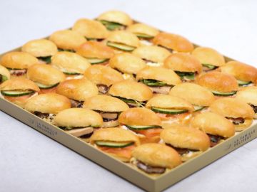 PLATEAU MINI BRIOCHE FOIE GRAS SAUMON TRUFFE
