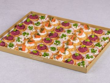 PLATEAU BLINIS FROMAGE FRAIS - SAUMON GRAVELAX - HOUMOUS