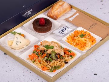 POULET NOUILLES SOBA ET LEGUMES